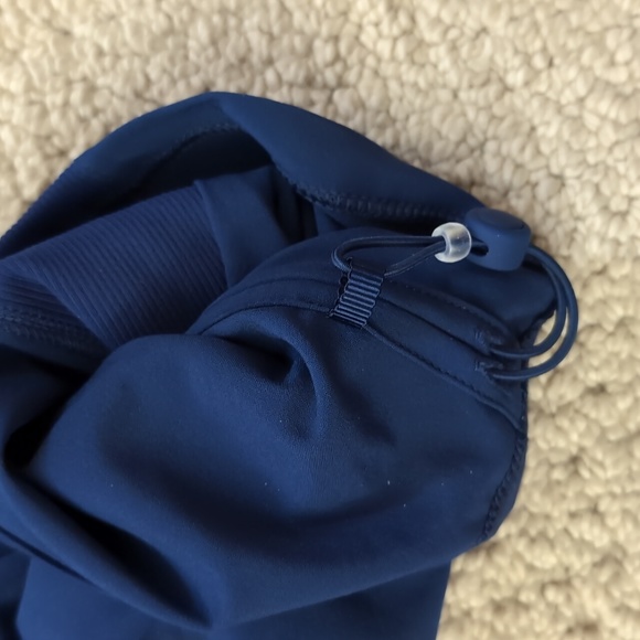 New Lululemon Beyond the Studio HR Crop - Picture 6 of 9